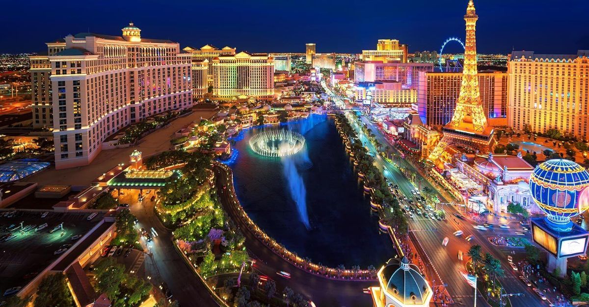PHOTOS: Celebratory atmosphere marks the return of Las Vegas casinos - The  Nevada Independent
