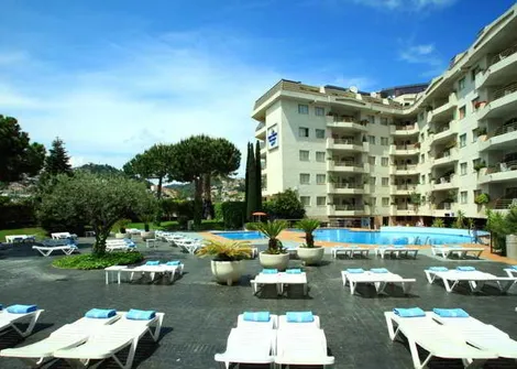 Aqua Hotel Montagut Suites