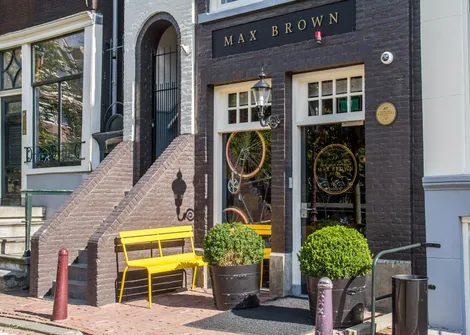 Max Brown Htl Canal District, part of Sircle Colle