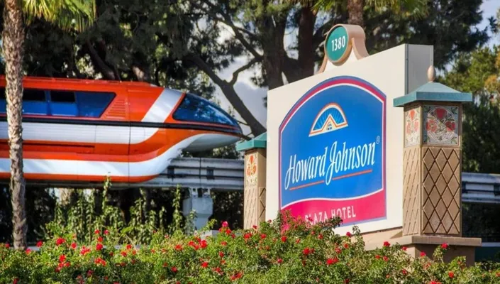 Howard Johnson by Wyndham Anaheim Hotel & Water Playground